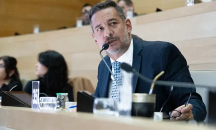 Llaryora mueve las fichas: reorganiza su gabinete y Siciliano queda en la primera línea