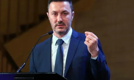 Con una carta de despedida dirigida a Milei, Petri presentó su renuncia como ministro de Defensa