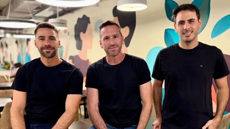 Argentinos crean una IA que recluta empleados de forma autónoma