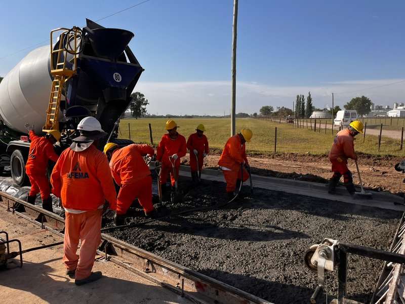 Villa María avanza con la pavimentación de la Avenida Savio en barrio Las Playas