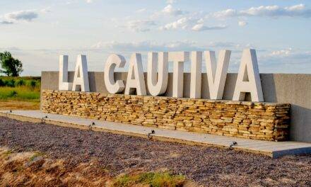 La Cautiva inauguró un nuevo cartel identificatorio en el marco de su 115º aniversario