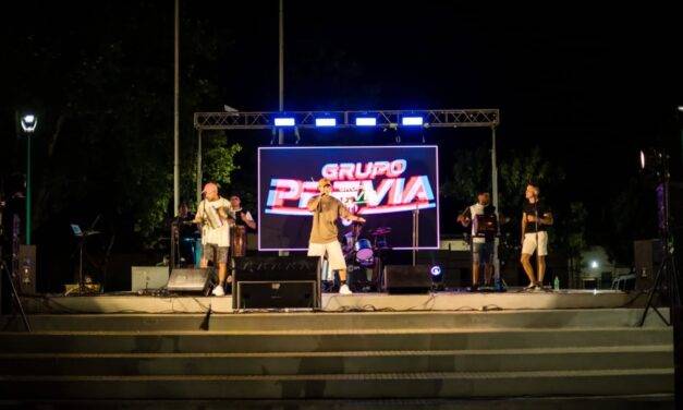 Vicuña Mackenna dio inicio a los “Viernes de Artistas y Karaoke” en la Plaza Sarmiento