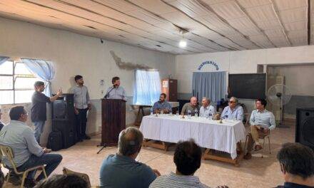 Chucul recibió un nuevo tractor para el mantenimiento de caminos rurales