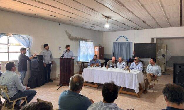 Chucul recibió un nuevo tractor para el mantenimiento de caminos rurales