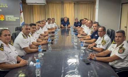 Llaryora se reunió con el Estado Mayor de la Policía de Córdoba