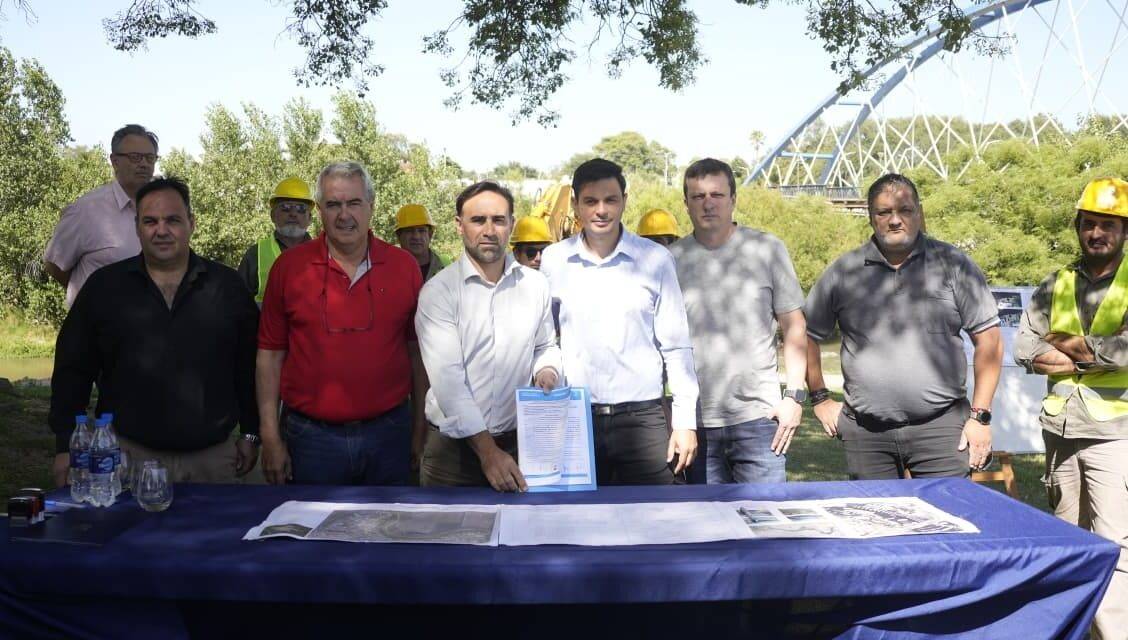 Villa María: firma de acta de inicio de obra del puente Velez Sarfield en Miradores