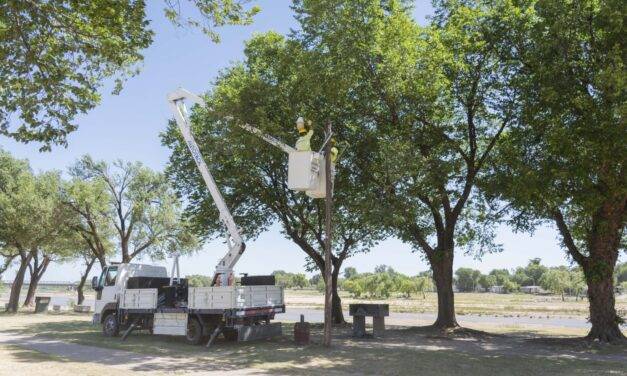 Río Cuarto: Instalan 24 luminarias LED en la costa sur del río