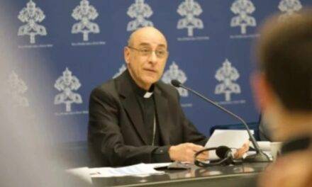 Cardenal Fernández alerta contra las “condenas” ex cathedra en Internet y pide más humildad en la Iglesia