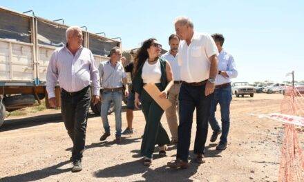 Alejandro Roca recibió aportes por $90 millones y avanzó en obras junto al ministro Busso