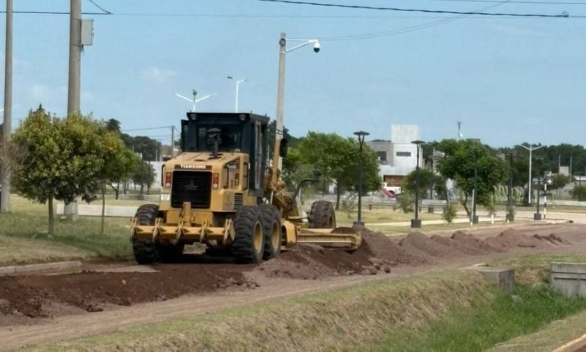 General Deheza avanza con tareas de mantenimiento vial y obras de cordón cuneta