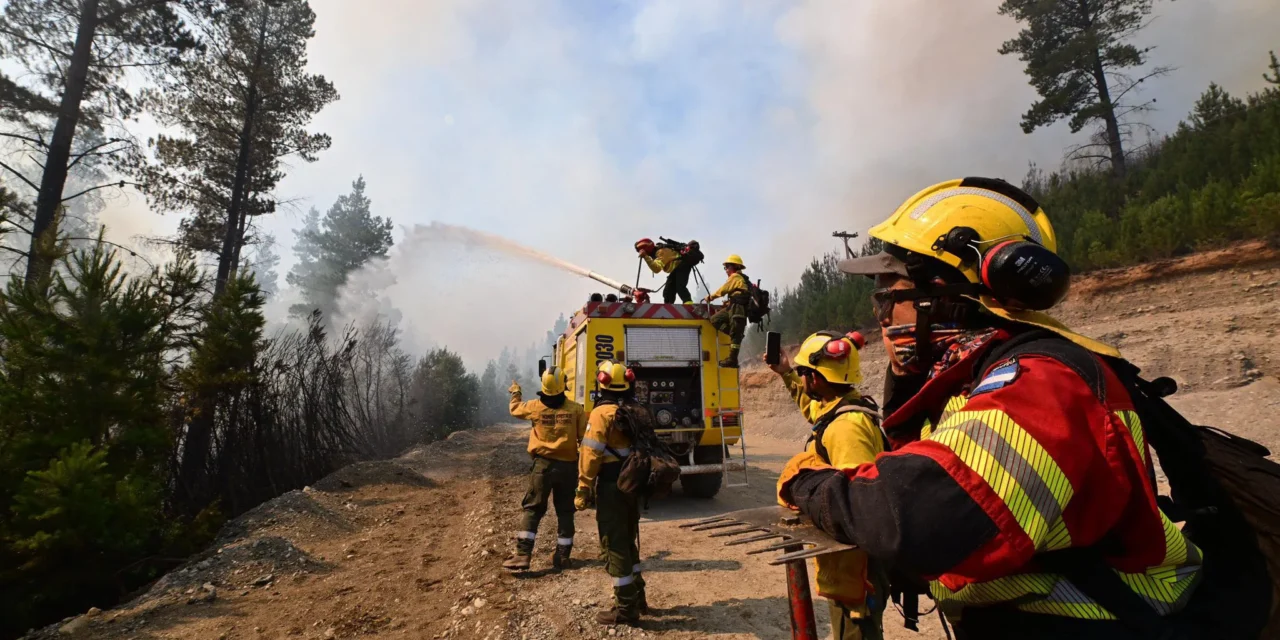 Presionado por gobernadores y la oposición, Milei declaró la emergencia ígnea en la Patagonia