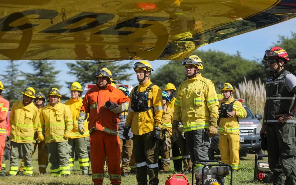 Fuego en la Patagonia: bomberos cordobeses se suman al combate de los incendios en Chubut