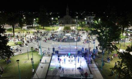 Vicuña Mackenna inaugura el ciclo “Viva el Verano” con música y feria en la plaza central