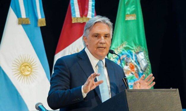 Llaryora lanzó un programa de capacitación rápida en oficios