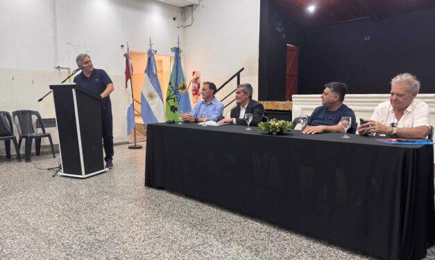 Llaryora visitó Villa Valeria e inauguró el adoquinado de la avenida Garibaldi