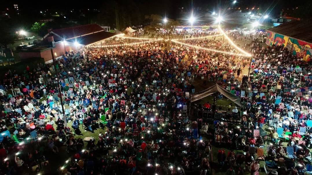 Multitudinaria convocatoria en una nueva edición del Festival “Elena Canta y Baila”