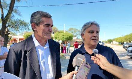 Llaryora visitó Villa Valeria e inauguró el adoquinado de la avenida Garibaldi