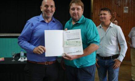 La Provincia entregó créditos para fortalecer la producción ganadera y láctea en el sur provincial