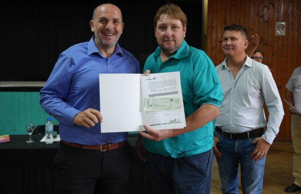 La Provincia entregó créditos para fortalecer la producción ganadera y láctea en el sur provincial