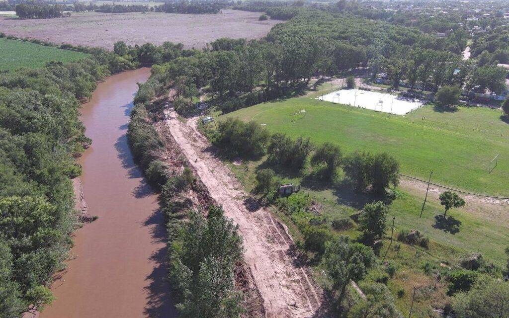 La Carlota: La obra de protección contra inundaciones ya alcanza un 40% de avance