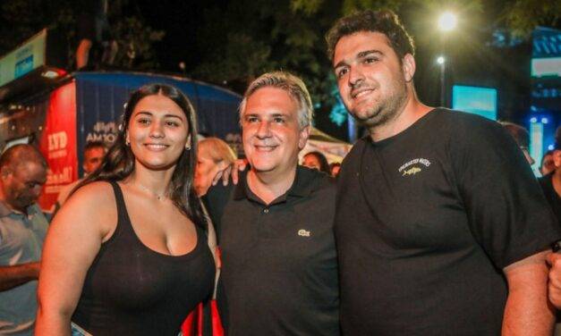 Llaryora participó anoche del cierre del Festival del Humor la Buena Mesa y la Canción en San Francisco