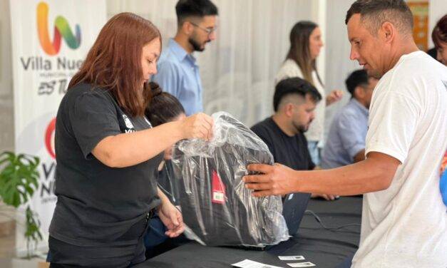 Villa Nueva entregó 3.500 kits escolares y reafirma su compromiso con la educación