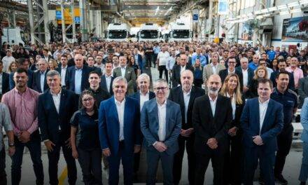 Llaryora pidió defender la industria nacional y exigió igualdad de condiciones para competir