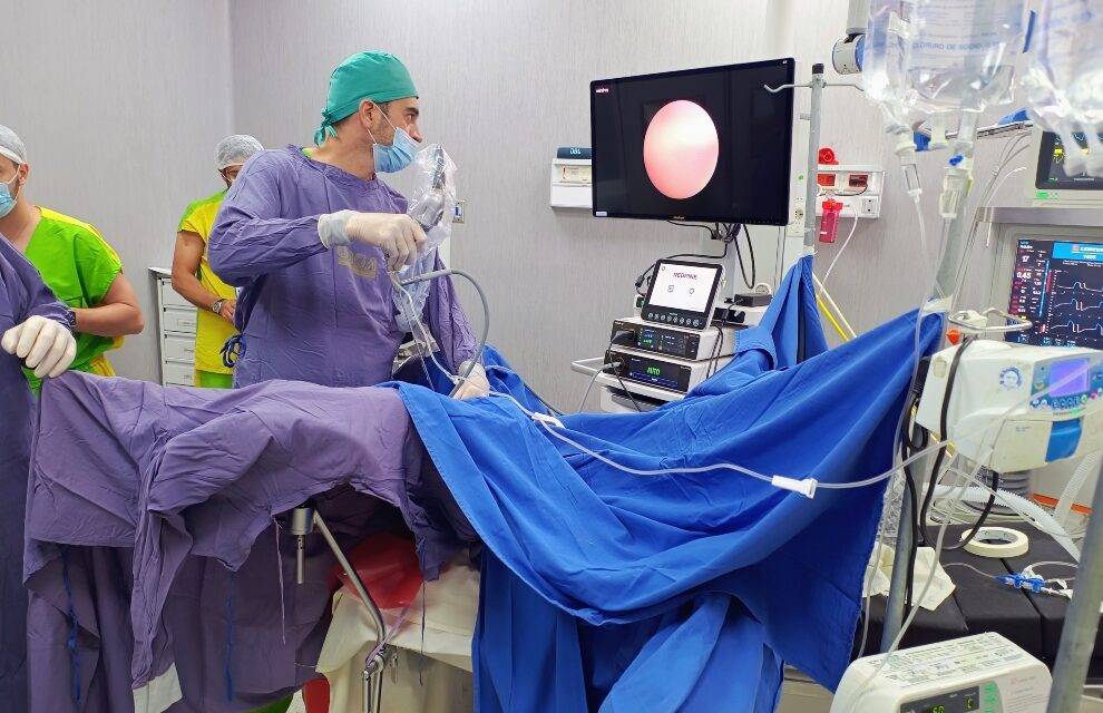 La salud pública suma tecnología: primera intervención urológica con láser en el sistema provincial