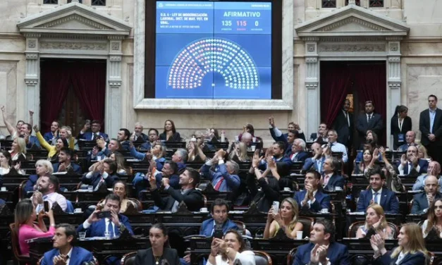 Con votos de aliados y dialoguistas, el oficialismo logró la media sanción de Diputados para la reforma laboral