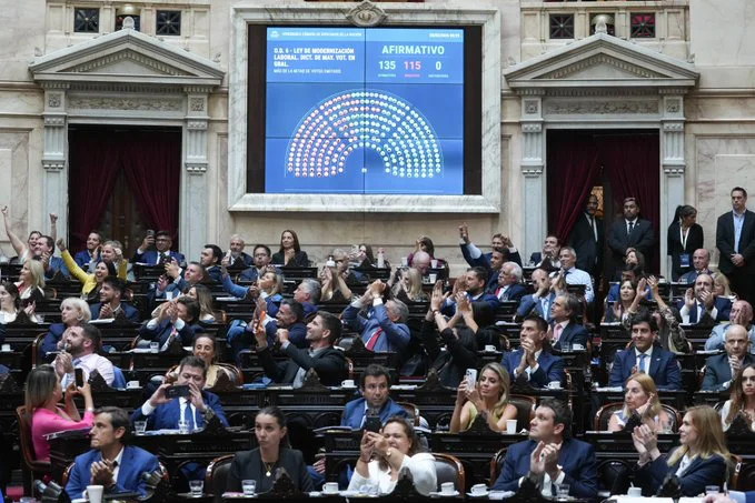 Con votos de aliados y dialoguistas, el oficialismo logró la media sanción de Diputados para la reforma laboral