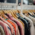 El precio de la ropa importada cayó un 25% en dólares, pero las ventas no repuntan