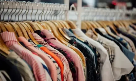 El precio de la ropa importada cayó un 25% en dólares, pero las ventas no repuntan