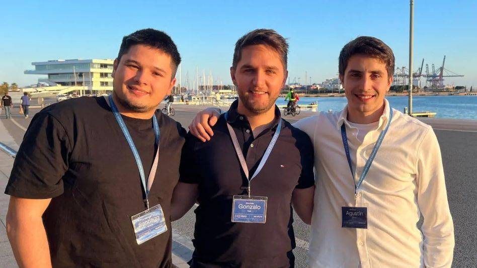 Argentinos crean una IA para reservar y pagar hoteles por WhatsApp: ya la usan grandes cadenas en la región