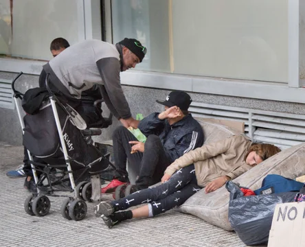 La pobreza cayó en el segundo semestre y cerró el 2025 en 28,2%