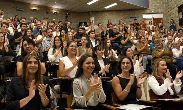 En la primera colación del año recibieron diplomas 122 profesionales