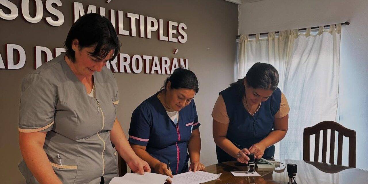 Berrotarán entregó más de 100 becas estudiantiles para nivel primario y secundario