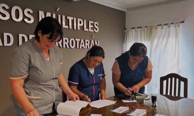 Berrotarán entregó más de 100 becas estudiantiles para nivel primario y secundario