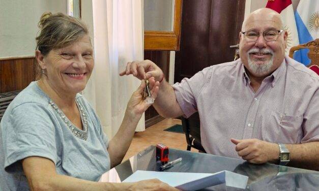 Coronel Moldes: se realizó la entrega de dos viviendas del programa “Juntos por Nuestra Casa”