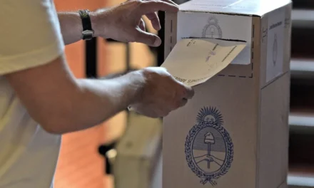 El Gobierno busca acelerar la reforma electoral y negocia cambios en las PASO