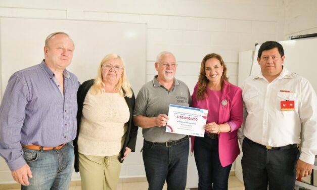 Myrian Prunotto entregó un aporte provincial a Bomberos Voluntarios de Alcira Gigena