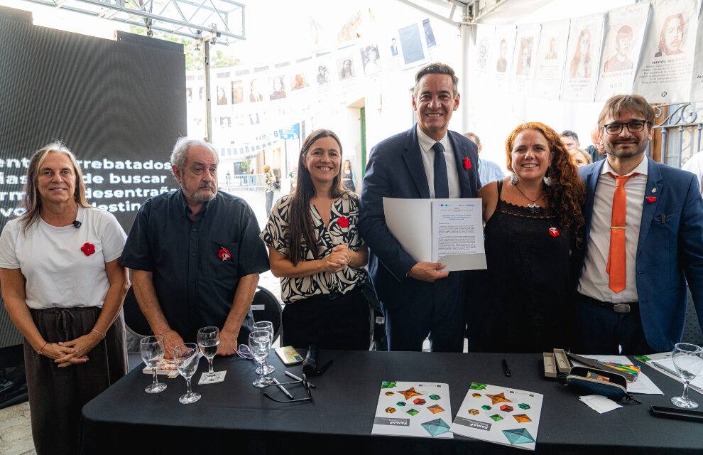 Córdoba firmó un convenio para modernizar el Archivo Provincial de la Memoria