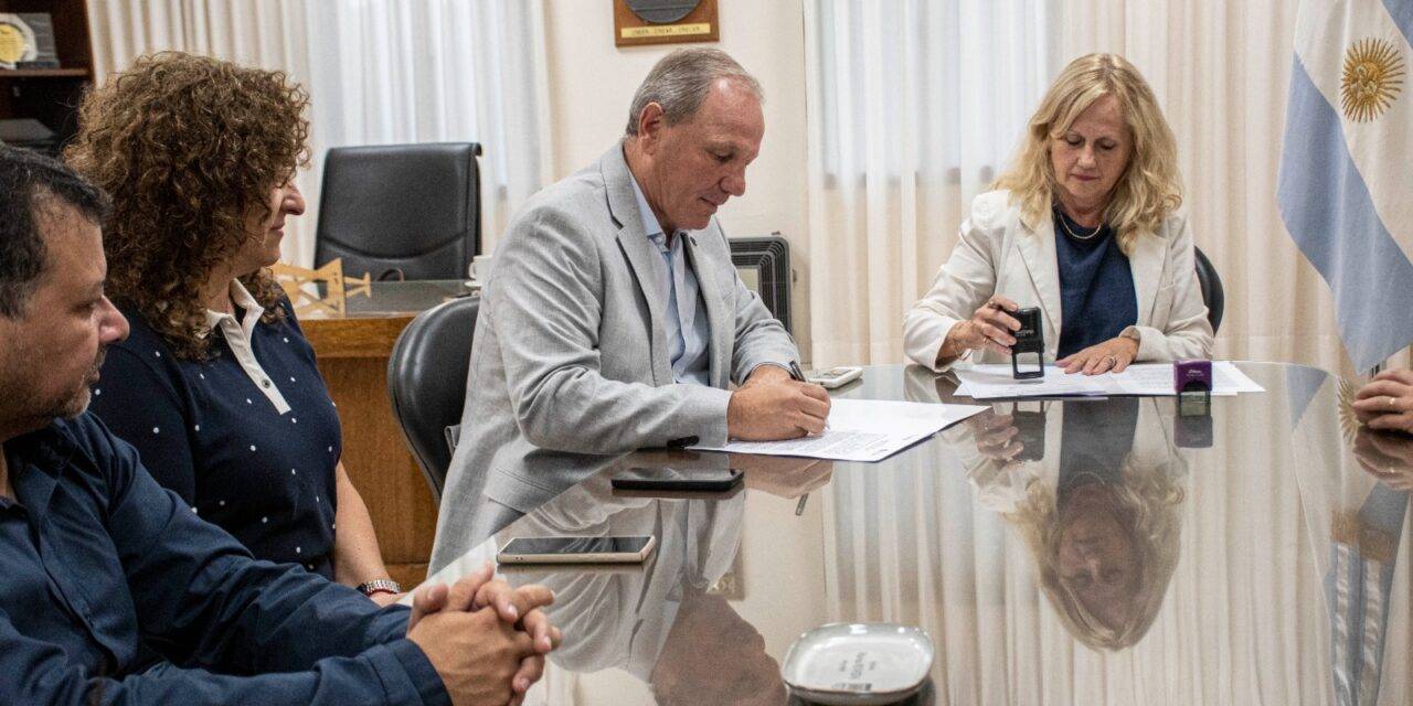 El Municipio y la UNRC firmaron un convenio para estudiar la movilidad del estudiantado