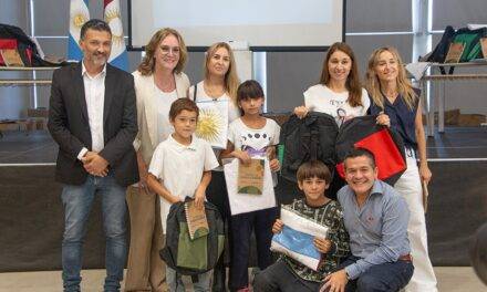 Educación fortalece la biociudadanía con la entrega de kits escolares a 50 instituciones