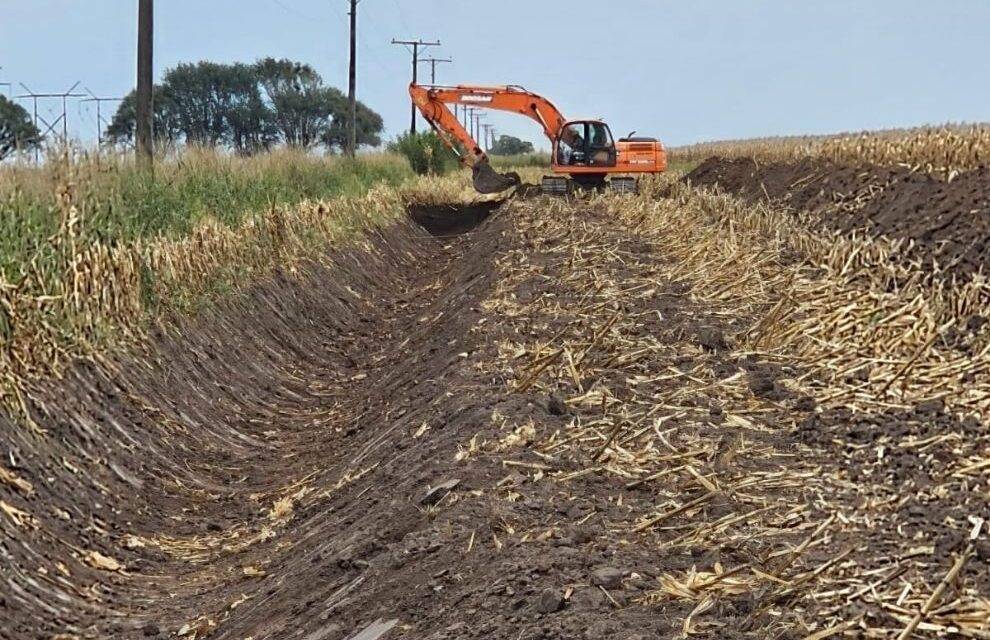 Sudeste cordobés: avanza la obra hídrica que evitará anegamientos en 2.800 hectáreas productivas
