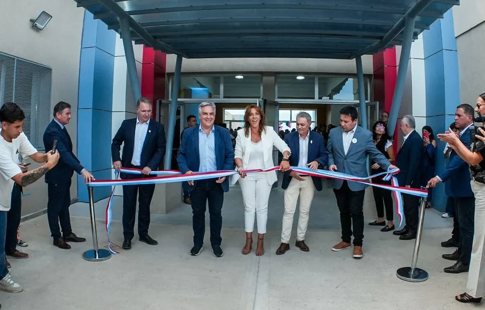 El gobernador abrió el ciclo lectivo 2026 en la localidad de San Pedro en Traslasierra