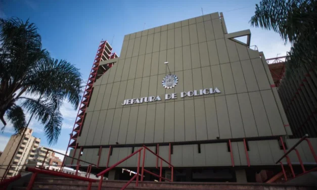 De Loredo planteó subir la edad jubilatoria de los policías y Llaryora lo desechó de plano