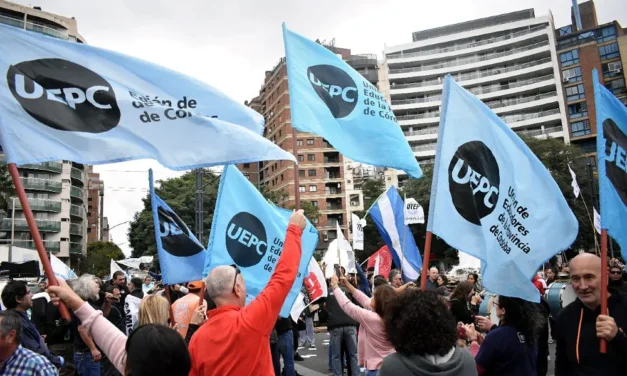 Tras el paro docente, el Gobierno le otorgó un bono de ayuda escolar a trabajadores estatales
