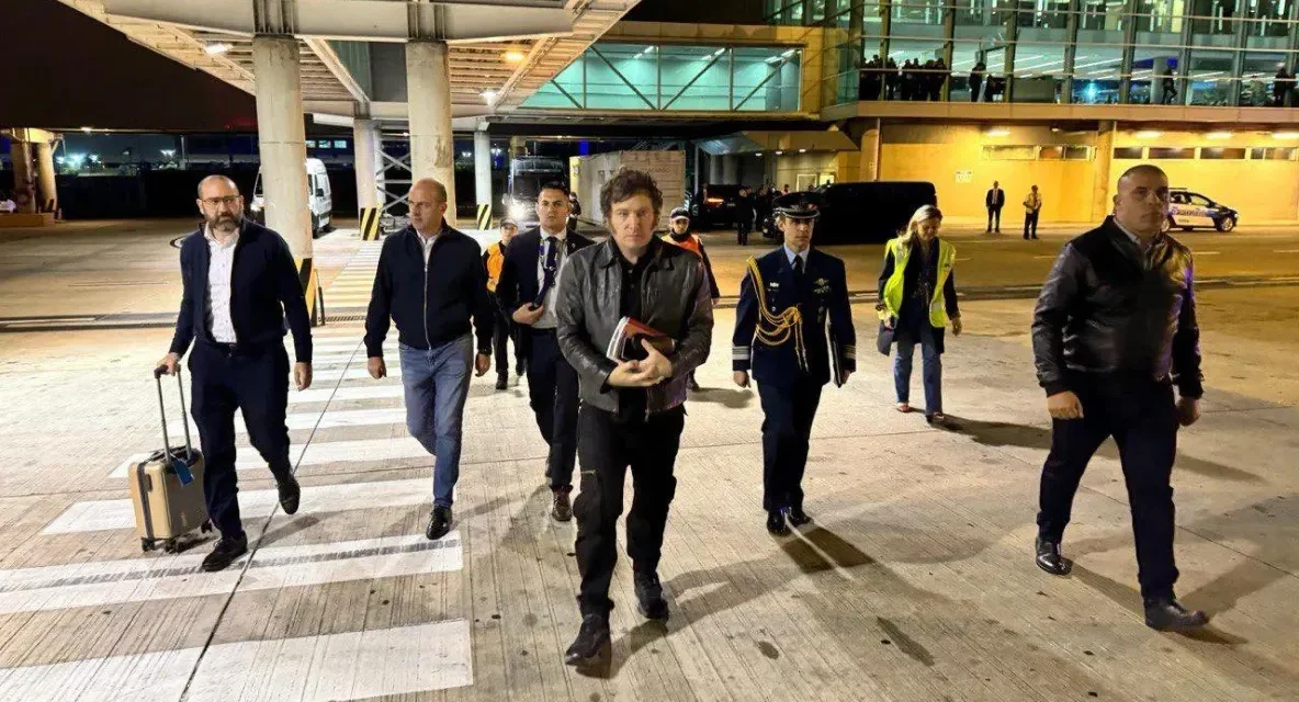 Milei viajó nuevamente a EE.UU. y este sábado se encontrará en Miami con Donald Trump