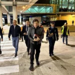 Milei viajó nuevamente a EE.UU. y este sábado se encontrará en Miami con Donald Trump