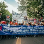 Colectivos feministas de Córdoba marcharon este lunes en el marco del Día de la Mujer Trabajadora